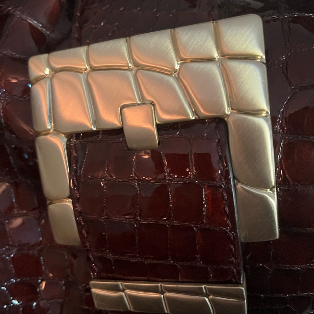Croc-Embossed Burgundy Handbag - Picture 5 of 8